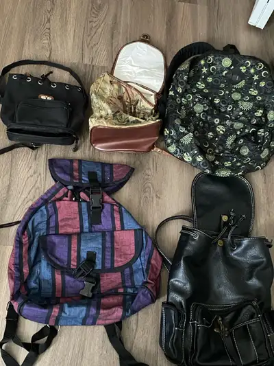 Assorted backpacks. All in excellent used condition. 5$ each or take the lot for 20$