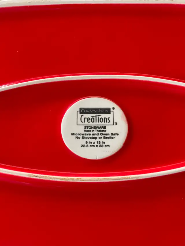CORNINGWARE CREATIONS RED RECTANGULAR CASSEROLE DISH in Kitchen & Dining Wares in Calgary - Image 3