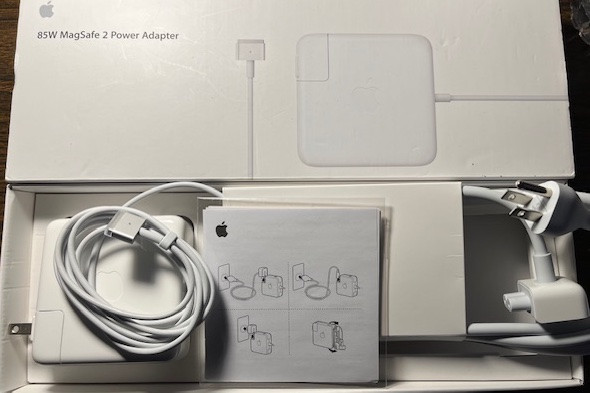 Apple 85W MagSafe 2 power adapter in Laptop Accessories in Markham / York Region