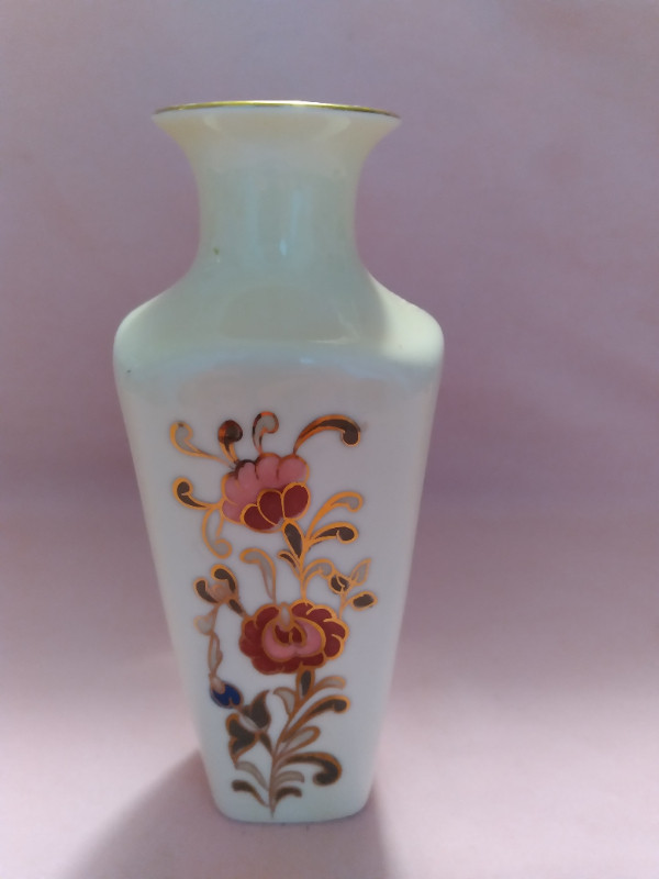 Vintage Zsolnay Hungary Bud Vase in Arts & Collectibles in Barrie - Image 2