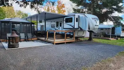 Experience luxury and comfort in this stunning 2022 Forest River Sabre Cobalt 37 FFL Fifth Wheel, me...