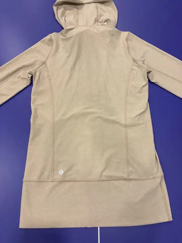 lululemon define hoodie beige size 4 in Women's - Tops & Outerwear in City of Toronto - Image 9