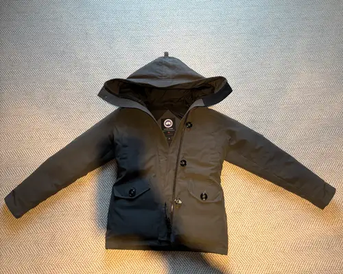 Canada goose Women small Newish