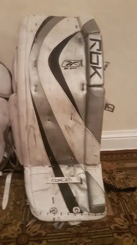 Reebok RBK 8K Hockey Goalie pads 31" 79cm INT in Hockey in Markham / York Region - Image 3