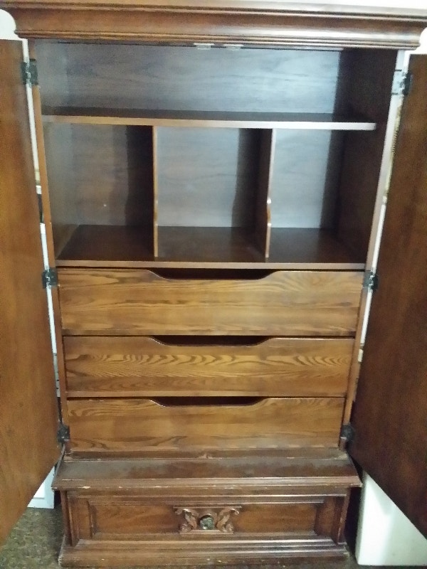 Armoire for sale Dressers & Wardrobes Calgary Kijiji