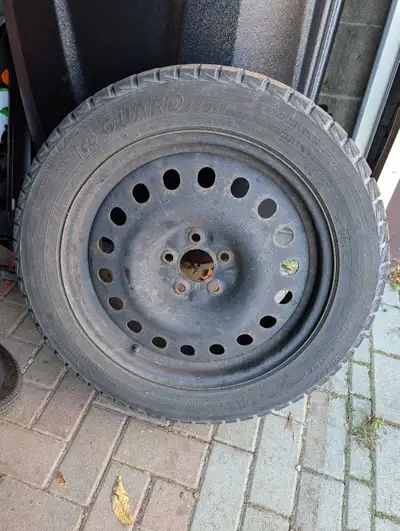 Set of KIA Sportage 2017 EX yokohoma winter tires with Rims. 225/55r18 60% tread on tires. Good cond...