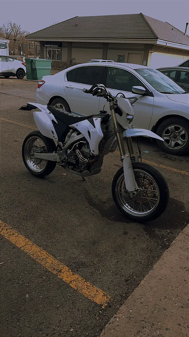 2007 Yamaha wr450 SUPERMOTO STREET LEGAL in Sport Bikes in Calgary - Image 2