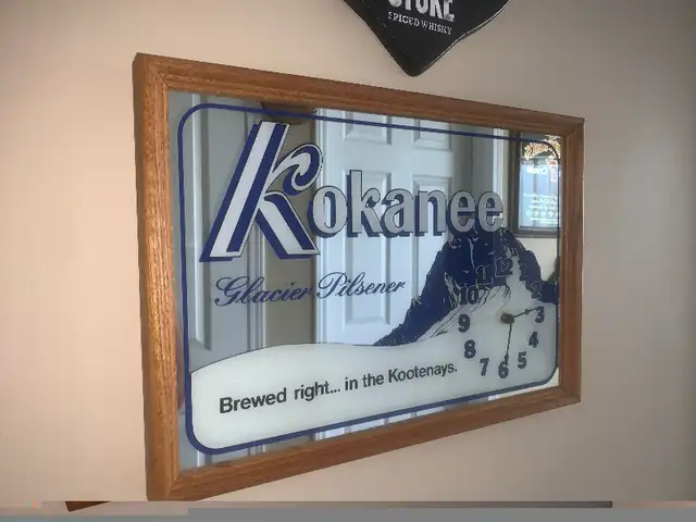 Vintage Kokanee beer bar mirror clock sign Mint condition in Arts & Collectibles in Calgary - Image 5