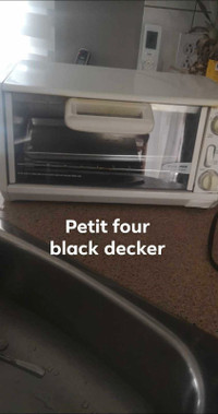 Petit four black and decker 