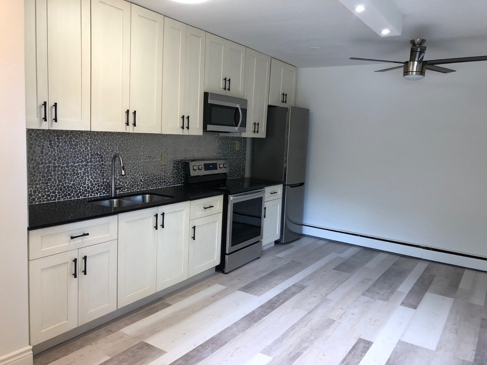 Gorgeous one bedroom available in Hamilton next to Gage Park !! 5