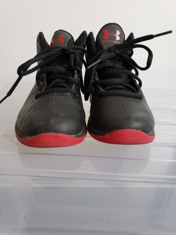 UA Boy Basketball Shoes Size 11k(great condition) in Clothing - 4T in Markham / York Region - Image 2