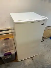 Arctic king refrigerator compact blanc