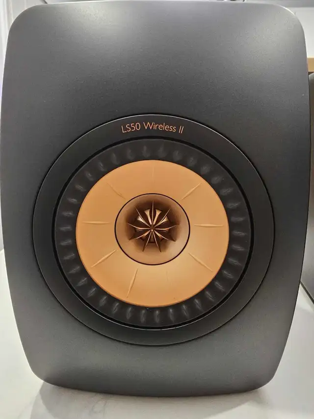 kef LS50 ii wireless powered speakers in Speakers in City of Toronto - Image 4