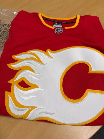 Calgary Flames breakaway jersey XL, View more