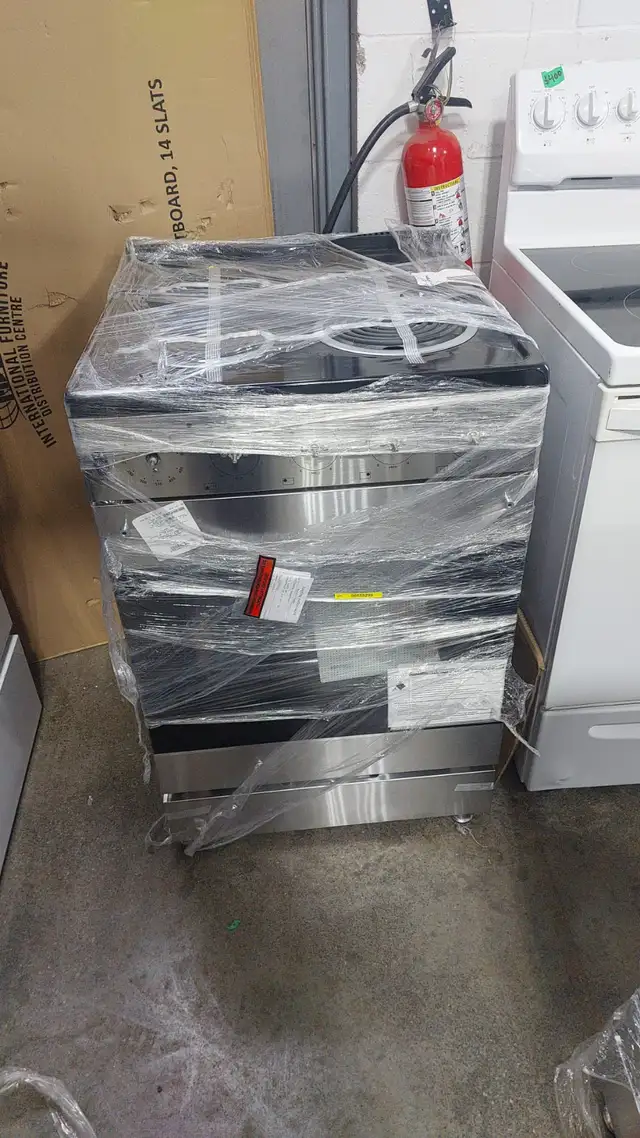 Stove - 24 Element  3.7 cu. ft EECR24MES-CA - Electric Range in Stoves, Ovens & Ranges in Mississauga / Peel Region - Image 4