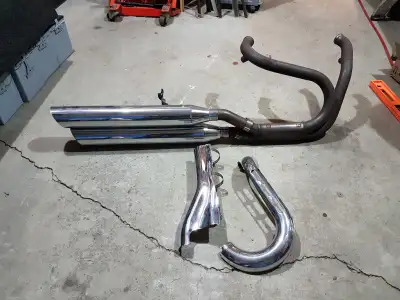 Takeoff exhaust, like new condition from an 08 Harley Fat Bob.