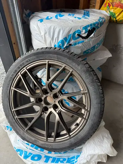 Like new, used for 1 season (approximately 4K kms). Continental Viking Contact 7 in 245/40/18 ok bra...