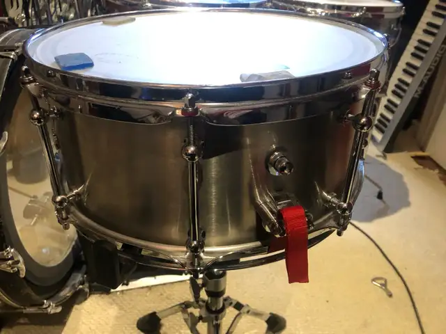 Dunnett 14x6.5 Stainless Steel Snare Drum in Drums & Percussion in City of Toronto - Image 5