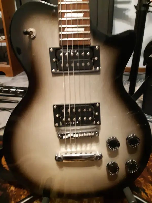 Johnson Les Paul Guitar in Guitars in Windsor Region - Image 2