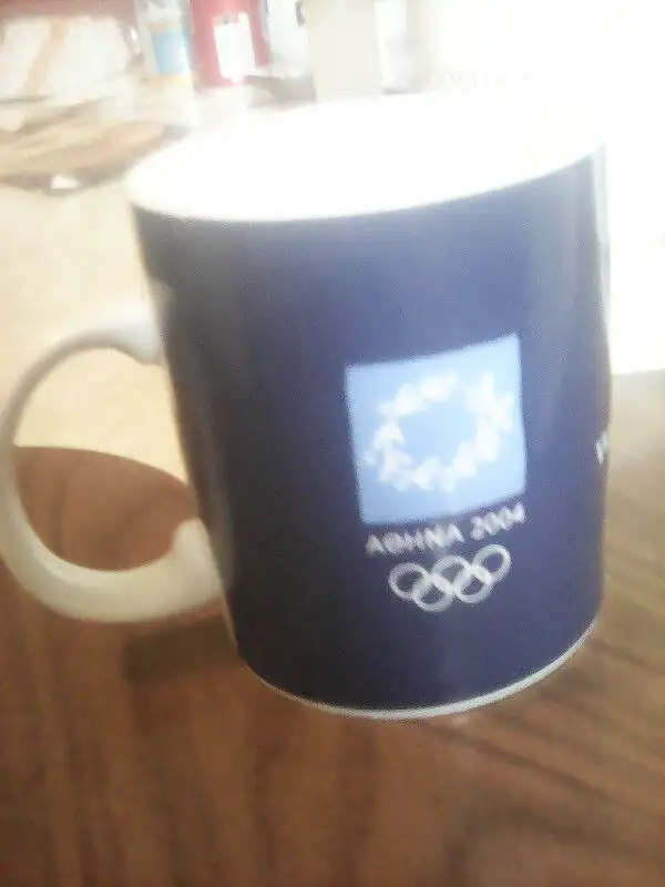 Tasse Jeux olympiques d'AOHNA 2004 / AOHNA 2004 Olympics Mug in Arts & Collectibles in City of Montréal - Image 3
