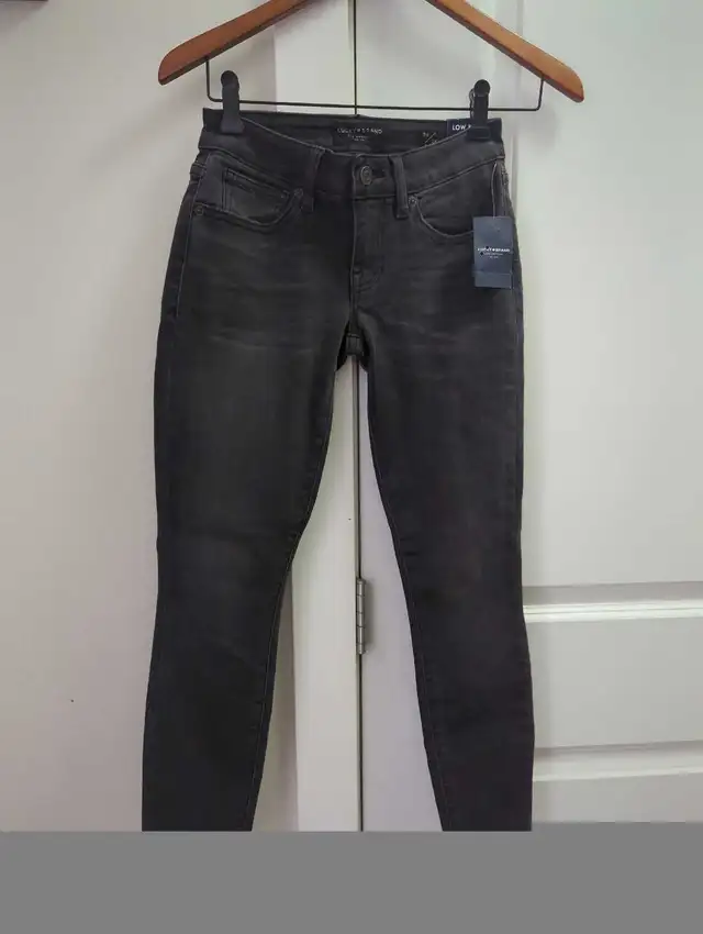 New Lucky Brand Women Jeans Size 00/24 in Women's - Bottoms in Calgary - Image 3