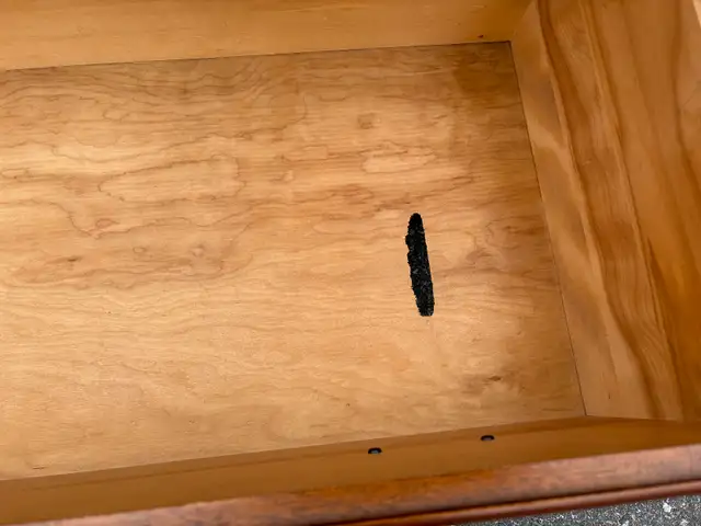 Three Drawer Dresser (Needs Couple Small Repairs) in Dressers & Wardrobes in Peterborough - Image 9