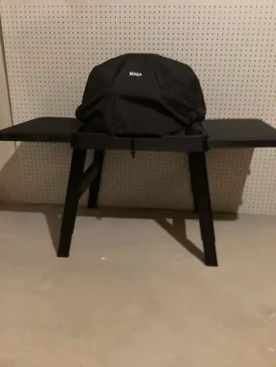 I am selling a Ninja wood fire 7-1 electric o/d cooker used as a grill, bbq smoker and an air fryer....