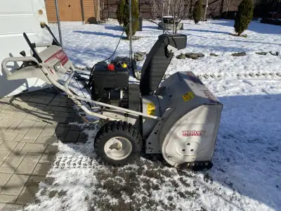 13HP 33" souffleuse à neige / Snowblower, View more