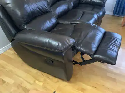 Sofa en cuir brun foncé, View more