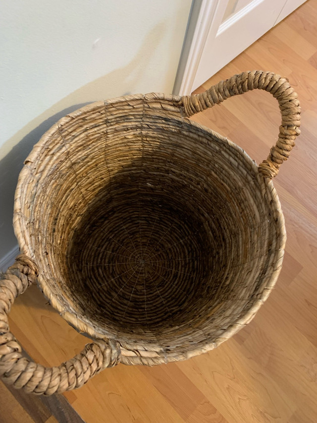 Large Wicker Basket in Home Décor & Accents in City of Halifax - Image 2