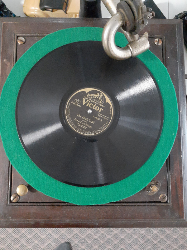 Victor Talking Phonograph Machine 1920 in Arts & Collectibles in Oshawa / Durham Region