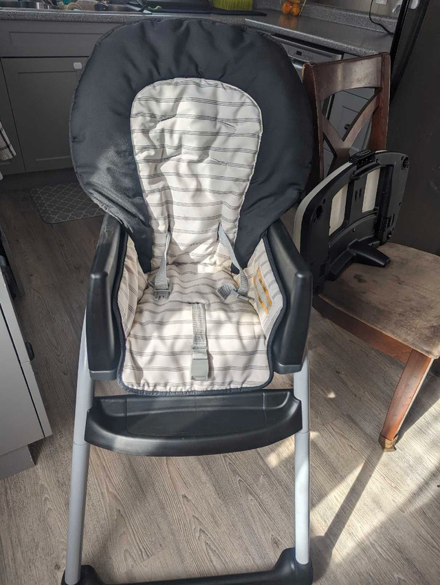 Baby high chair in Feeding & High Chairs in St. Catharines - Image 3