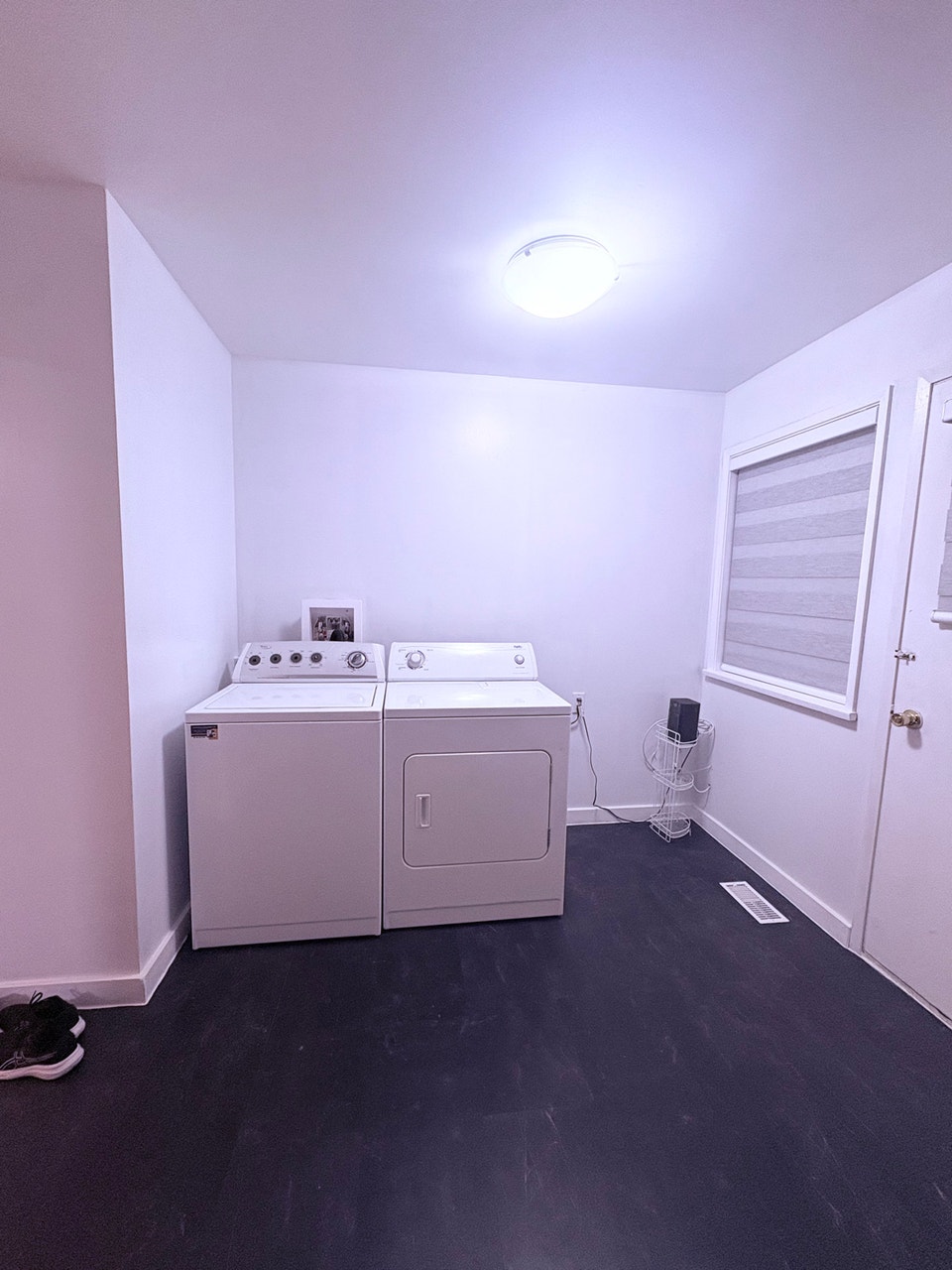 upper level 3 bedrooms house for rent North Delta 5