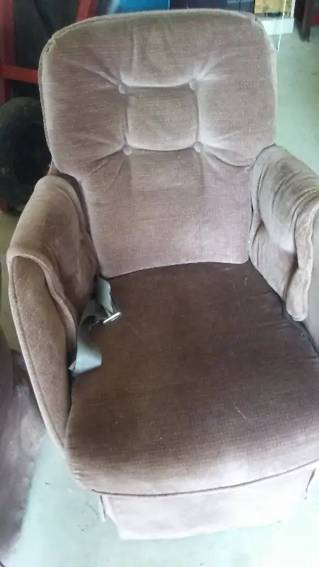 RV CAPTAIN CHAIRS WITH SEAT BELTS in RVs & Motorhomes in Owen Sound - Image 4