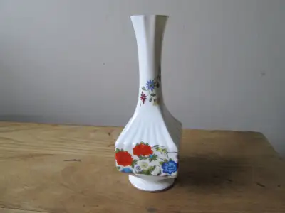 vase for flowers-brighten your dinner table up