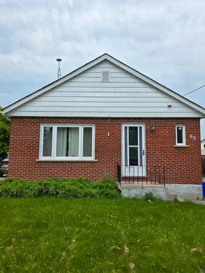 NEW LISTING!!! Book your personal tour today to see this RENOVATED LOWER LEVEL of a duplex. Availabl...