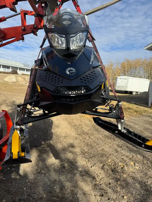 Ski Doo 600 Summit  in Snowmobiles in Fort St. John - Image 4