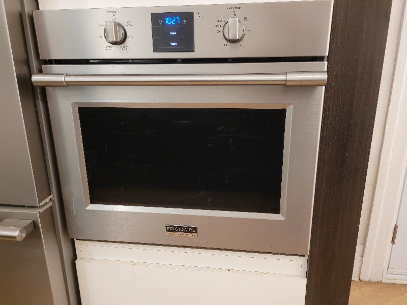 Frigidaire Professional 30'' Single Electric Wall Oven Cuisinières