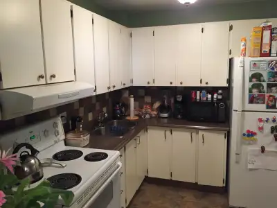 Student Room for Rent, Share a House with 2 other students