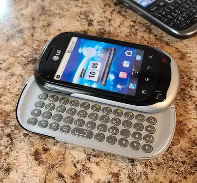 LG OPTIMUS C555 ⎮SLIDING Keyboard Phone 《 Telus Koodo 》, View more