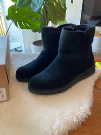 Very clean UGG boots - Size 7