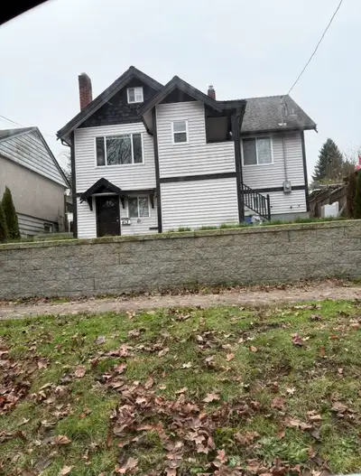 Private individual bedrooms available in a fully renovated full house (not a basement), near Sappert...