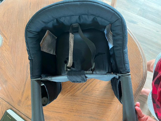 Inglesina Fast table chair and tray in Feeding & High Chairs in Saskatoon - Image 2