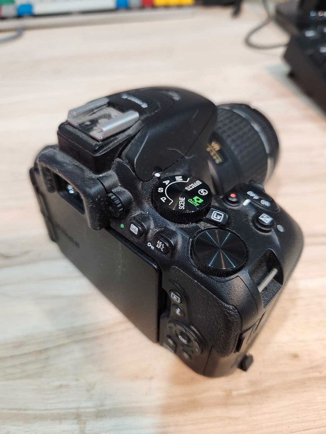 Nikon D5600 w/18-55mm 1:3.5-5.6 lens in Cameras & Camcorders in Leamington - Image 2