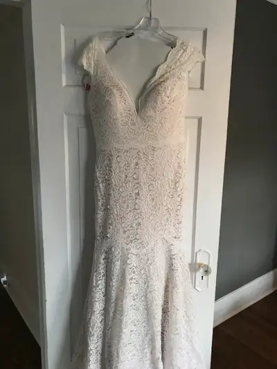 Beautiful Mikaella Lace Wedding Dress - size 8, View more