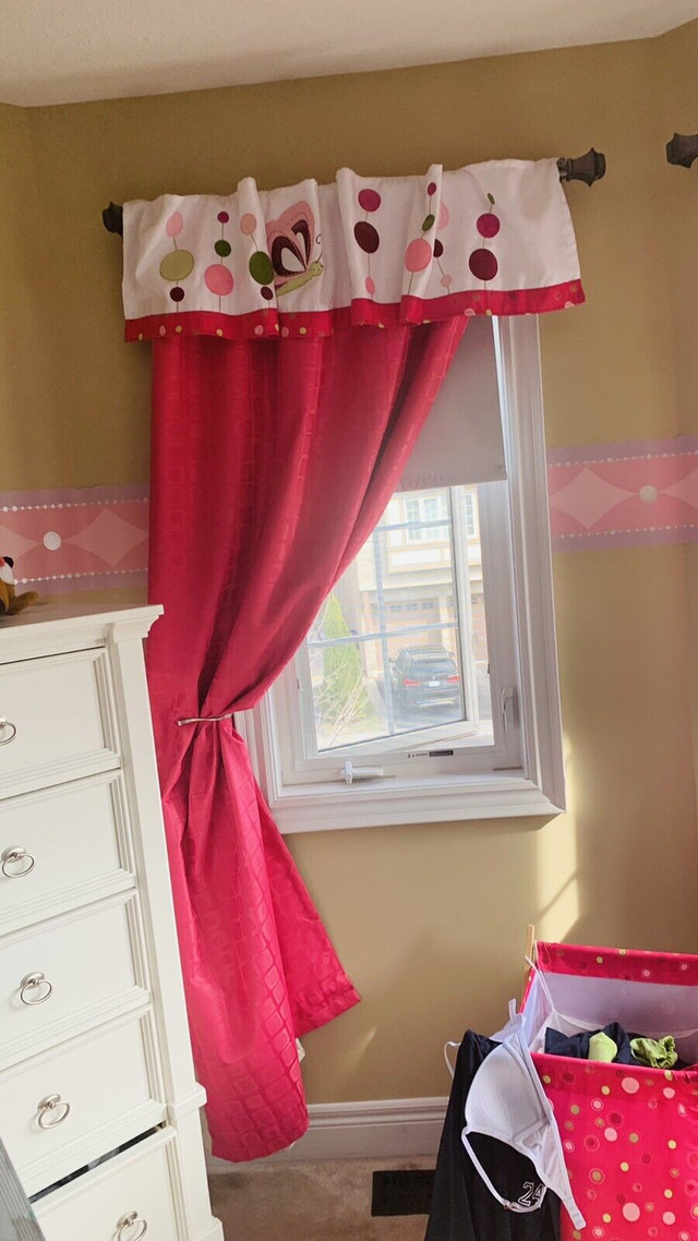 Pink curtains, cream sheers, three rods and six tie backs in Window Treatments in Mississauga / Peel Region - Image 3