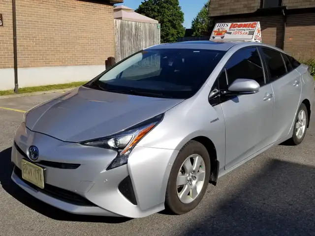 Driving Instructor and Driving School Providing Driving Lessons63006660221441121