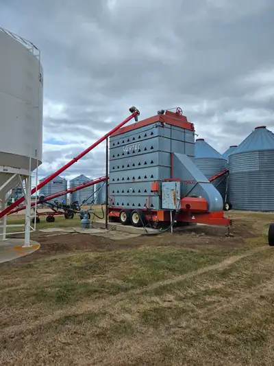 Vertec 5600 grain dryer, natural gas, continuous flow. 3 phase power driven. Has auto flow adjust(no...