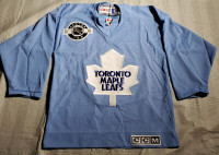 CCM Maska air knit Maple Leafs practice jesey Youth sz Small