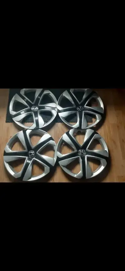 16 pouce honda comme neuf pour civic ou autre 40 $ pour 4 438 345 2352